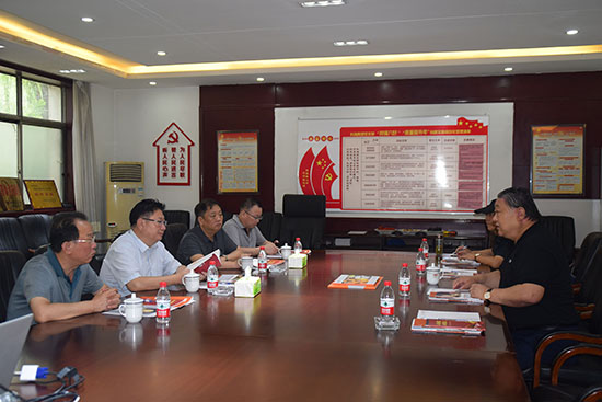 臨汾市市場監(jiān)督管理局局長、非公企業(yè)黨委書記張東紅<br>在科海集團(tuán)調(diào)研非公黨建工作